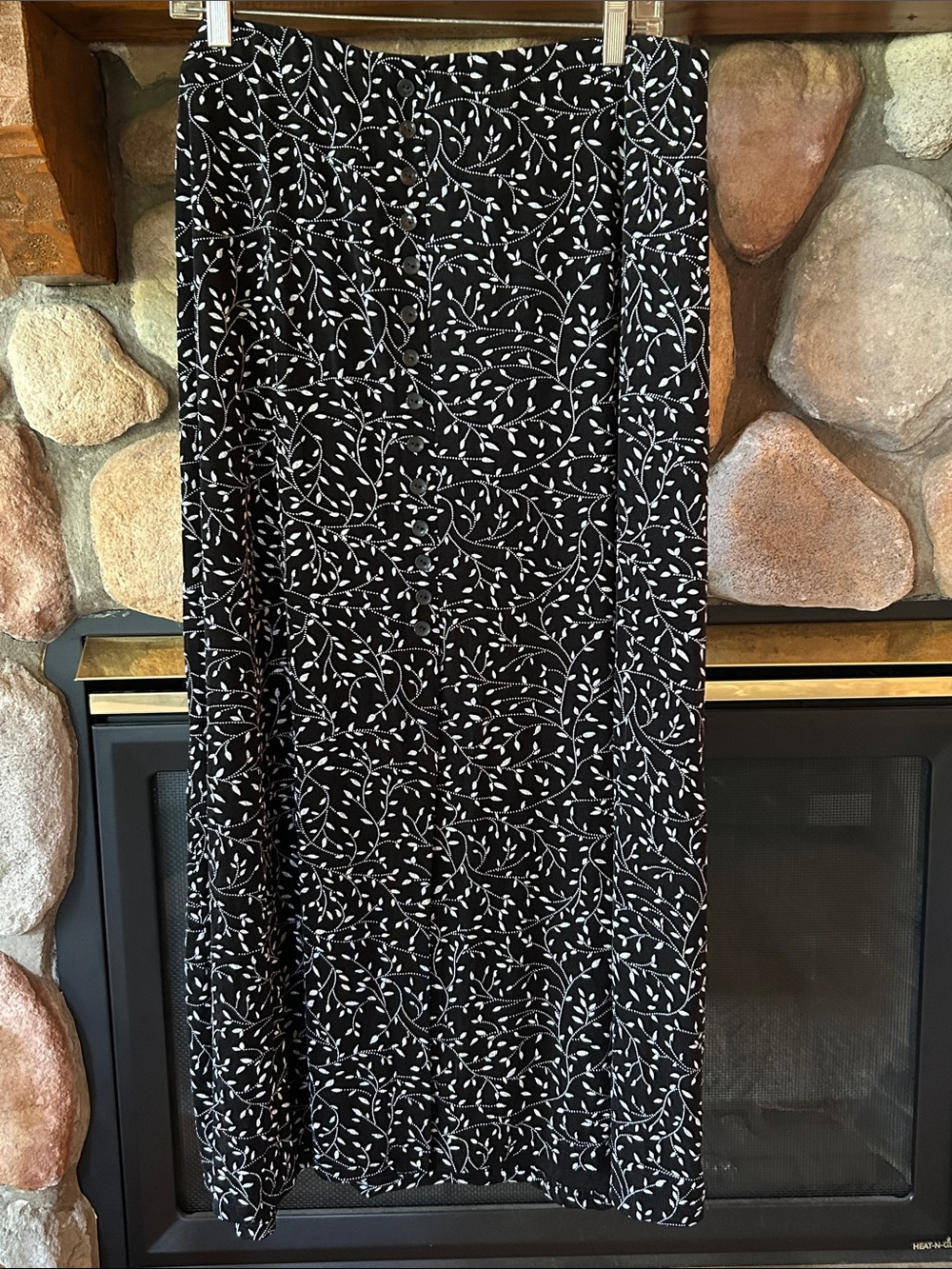 Briggs Black and White Vine Print Button-Front Maxi Skirt, Size 2XL, NWT